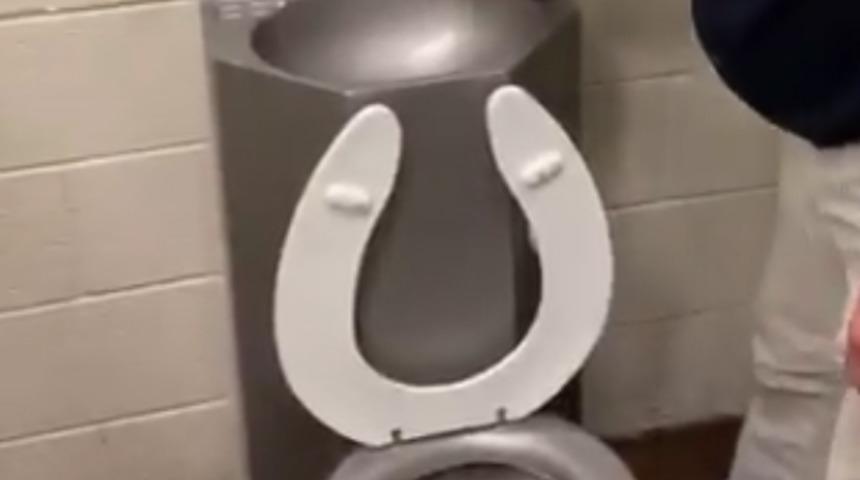 'Göçmenlere tuvalet suyu içiriliyor' iddiası