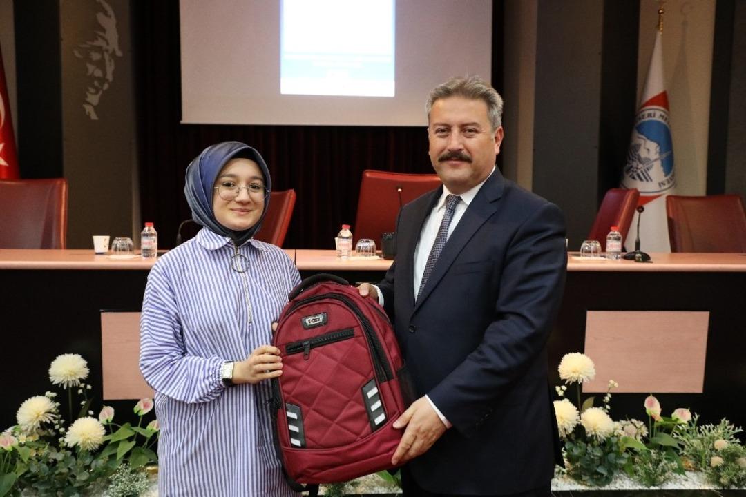 Başkan Palancıoğlu:&rdquo;&Ouml;ğrencilerimiz emeklerimizi boşa &ccedil;ıkarmadılar&rdquo;