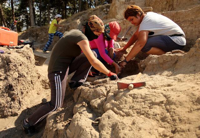 9 bin yıllık yerleşim yeri g&uuml;n y&uuml;z&uuml;ne &ccedil;ıkartılmaya &ccedil;alışılıyor 2