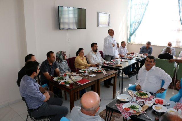 Başkan Karadağ, meclis üyeleri ve muhtarlar ile bir araya geldi