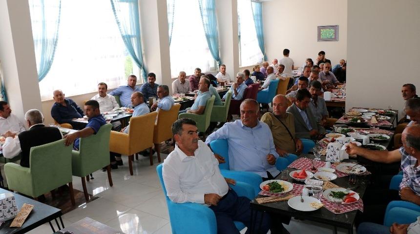 Başkan Karadağ, meclis üyeleri ve muhtarlar ile bir araya geldi