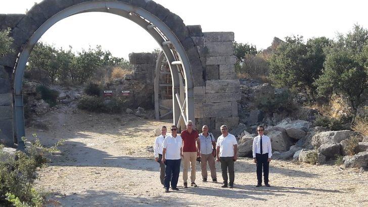 Arslan, müze ve antik kentlerde incelemelerde bulunuldu G5