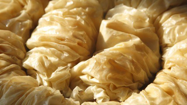 Hem pratik hem çok leziz: Gül baklava