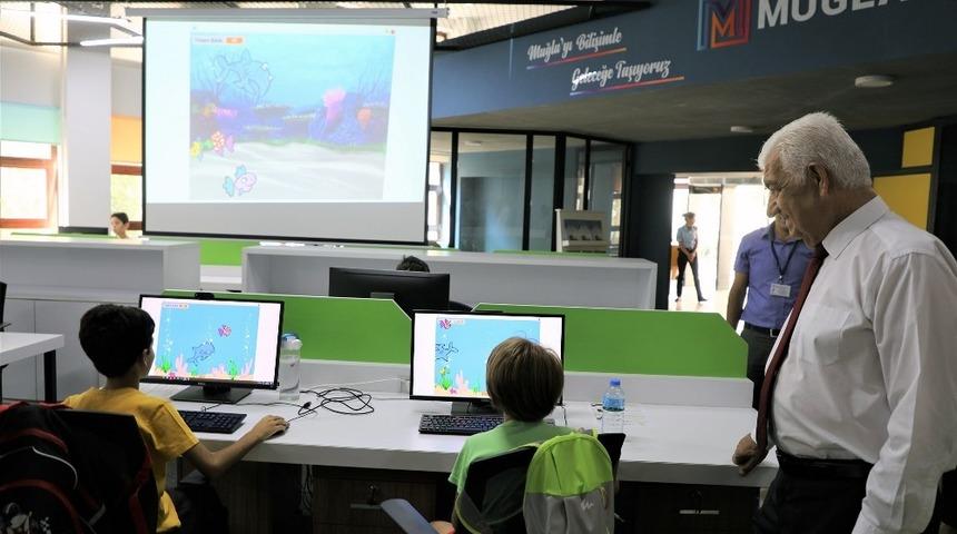 B&uuml;y&uuml;kşehir&rsquo;in Kodlama ve Robotik At&ouml;lyesi sona erdi
