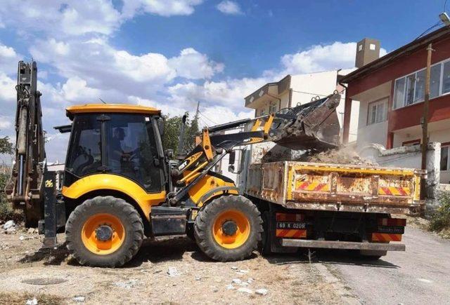 Mahallelerin ihtiyaçları bir bir gideriliyor