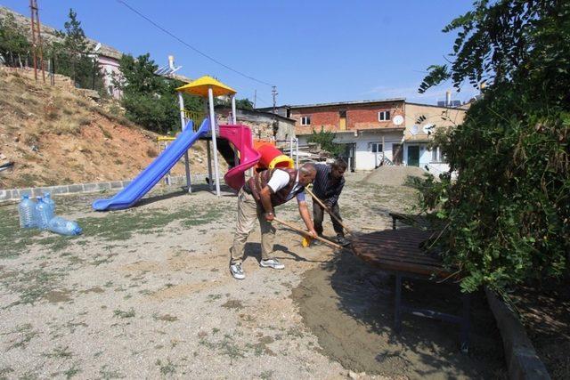 Mahallelerin ihtiyaçları bir bir gideriliyor