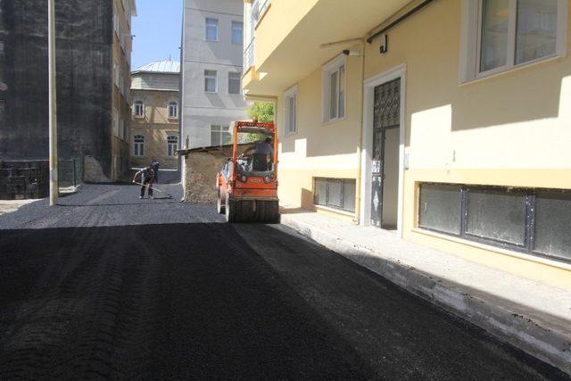 Mahallelerin ihtiyaçları bir bir gideriliyor