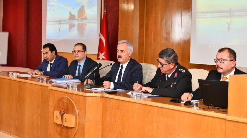 Vali Seymenoğlu’ndan okul kantini ve öğrenci servisi denetiminin arttırılması talimatı