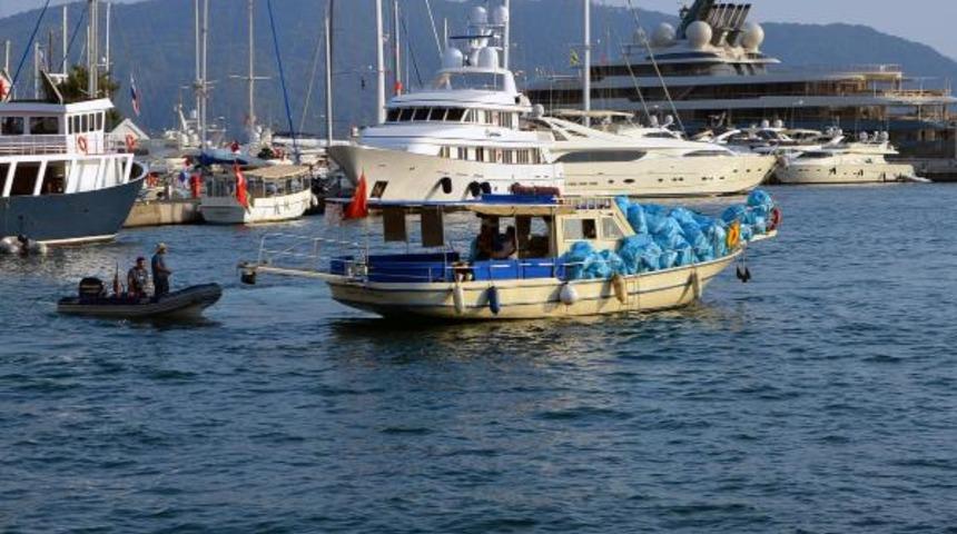 Böyle hırsızlık görülmedi! Marmaris'in koylarından topladığı çöpler çalındı