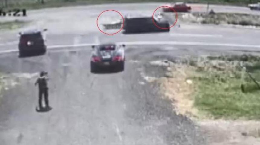 Feci kaza! Lamborghini ikiye bölündü