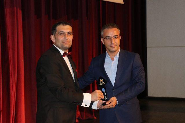 TGRT Haber ve Türkiye Gazetesine "Altın Kayısı" ödülü 1