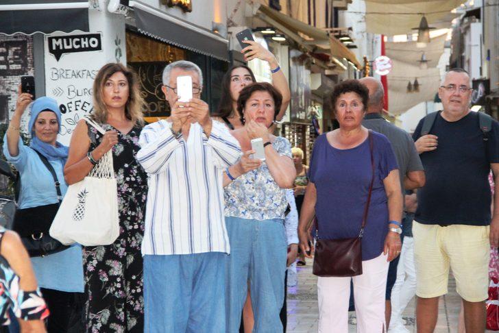 Yerli turistler oynadı, yabancı turistler fotoğraf çekti G4