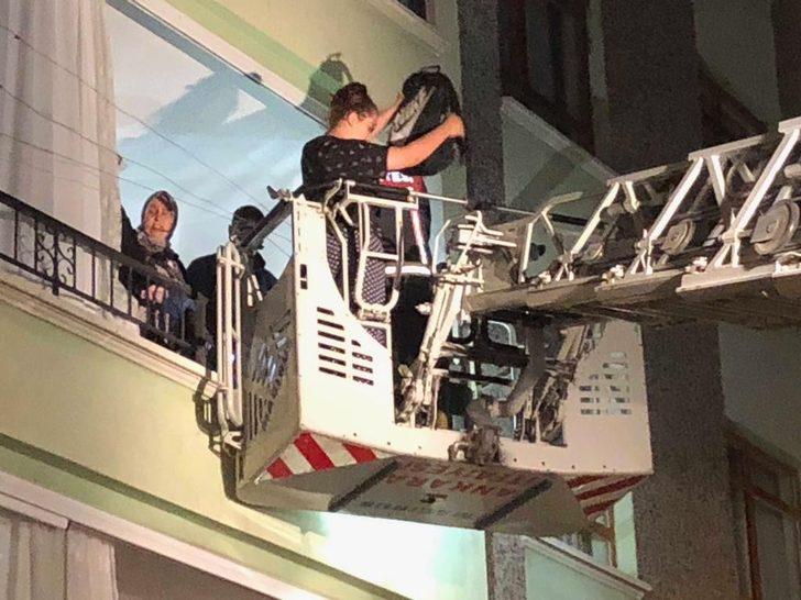 Muhabbet kuşlarının can çekiştiğini görünce suni teneffüs yaptı G4