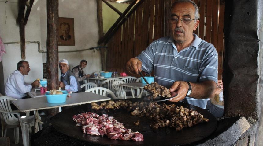 Bu fırınlarda 500 yıldır güveç pişiyor! Yemek için il dışından geliyorlar