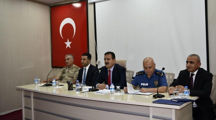 Hakkari&rsquo;de "G&uuml;venli okul g&uuml;venli gelecek" toplantısı