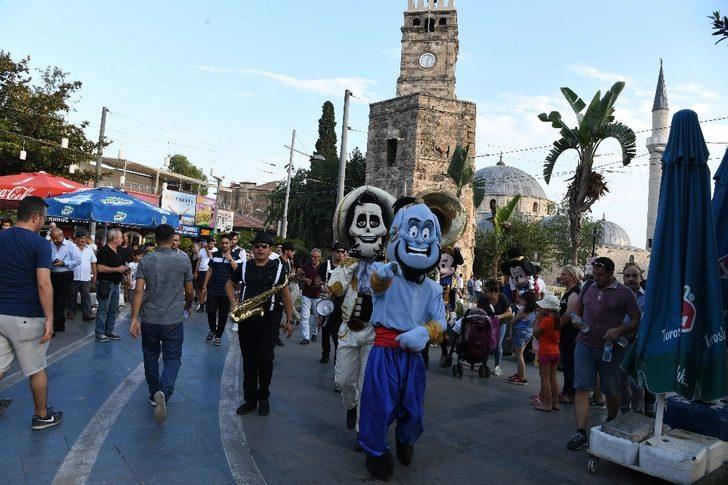 Sokakta şenlik var G3