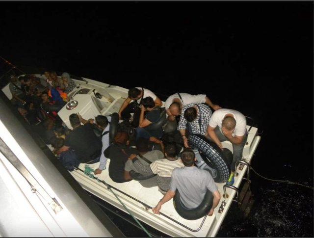 Çeşme, Dikili ve Seferihisar açıklarında 143 kaçak göçmen yakalandı