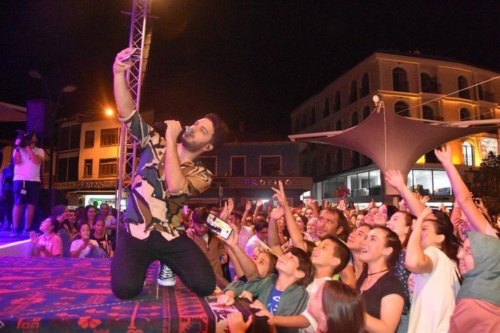 Yağcıbedir halısı üstünde konser G3