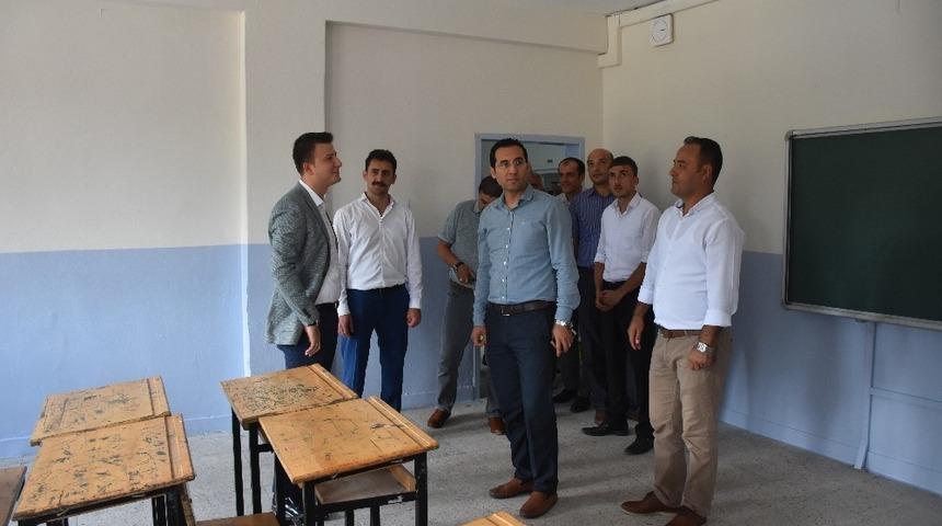 Boyabat&rsquo;ta y&uuml;k&uuml;ml&uuml;ler okul boyadılar