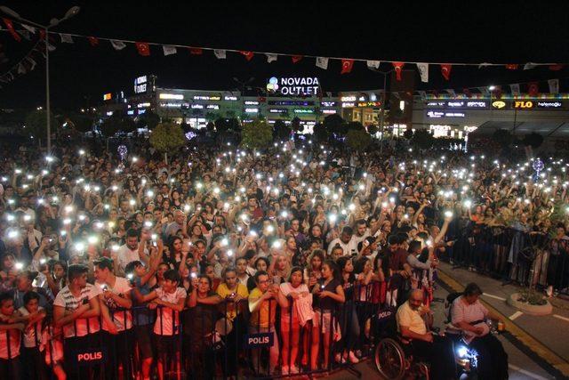 Söke’nin kurtuluş gününe Murat Dalkılıç Coşku kattı