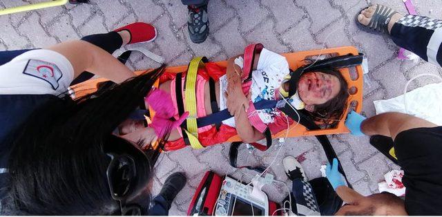 Ambulans helikopter, yaralı Berre için karayoluna indi 3