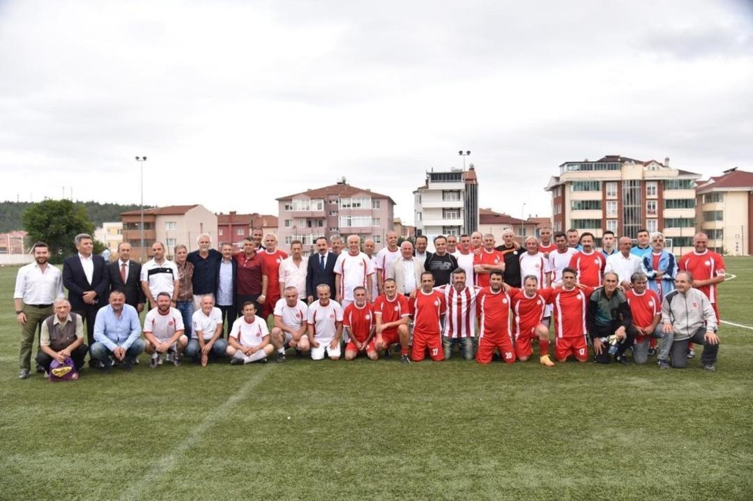 Ş&ouml;hretler karması futbol karşılaşmasında renkli g&ouml;r&uuml;nt&uuml;ler yaşandı