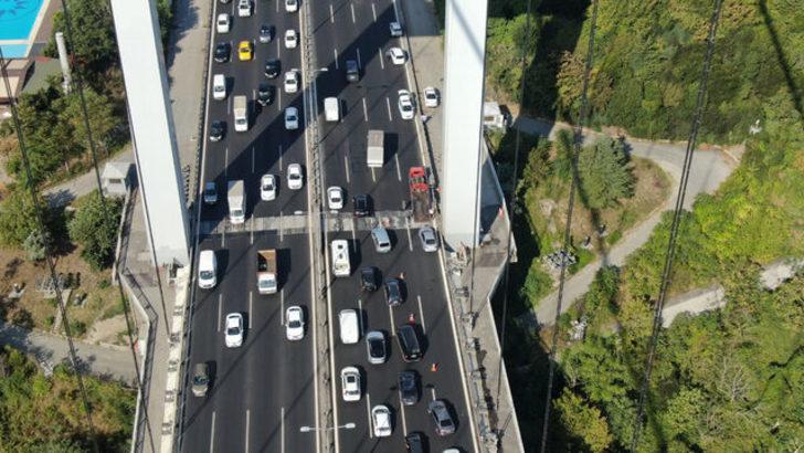 FSM'de polisten kaçan araç kaza yaptı! Trafik durdu G2
