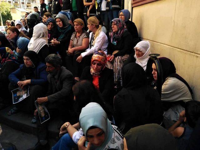 Bayburt KADEM’den oturma eylemi yapan Diyarbakır annelerine destek