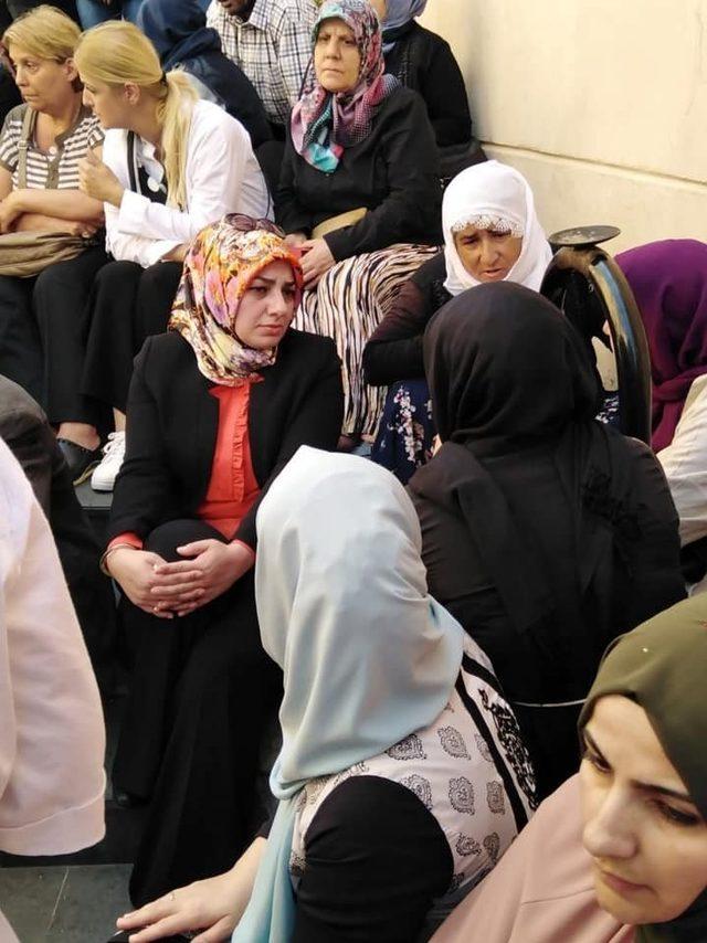 Bayburt KADEM’den oturma eylemi yapan Diyarbakır annelerine destek