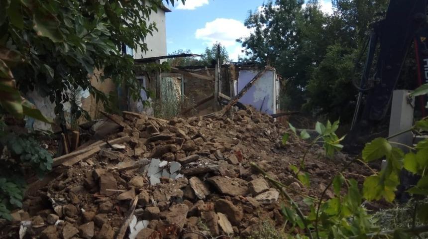 Metruk yapılara yıkım