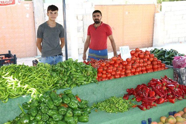 Semt pazarında ürün bolluğu fiyatlara yansıdı