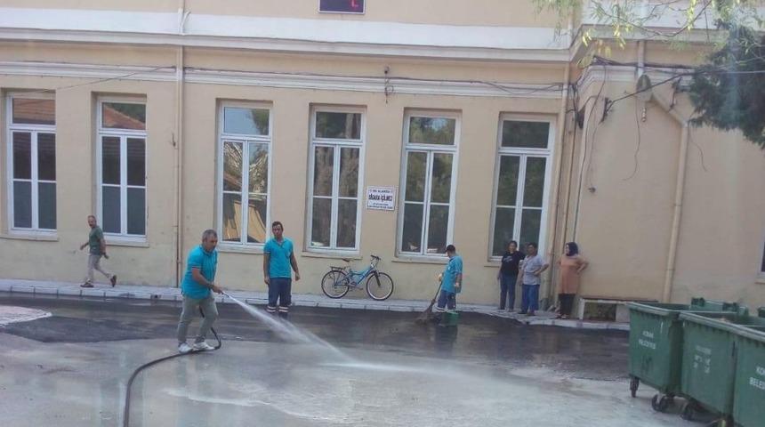 Konak’tan okullara temizlik harekatı