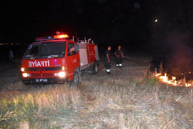 Edirne'de çıkan anız yangını, güçlükle söndürüldü