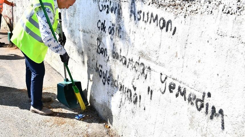 İzmir&rsquo;de temizlik seferberliği s&uuml;r&uuml;yor