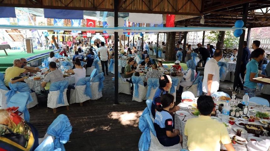 Başkan Y&uuml;cel zabıtalarla bir araya geldi