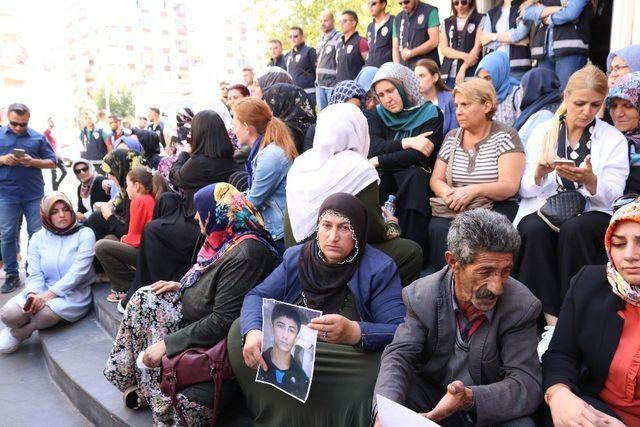 KADEM’den, HDP önünde eylem yapan ailelere destek ziyareti