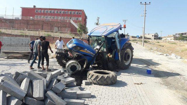 İkiye bölünen traktörlerden yara almadan kurtuldular