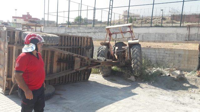 İkiye bölünen traktörlerden yara almadan kurtuldular