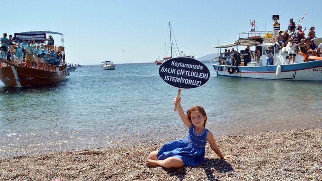 Urla’da orkinos çiftliklerine karadan ve denizden eylem