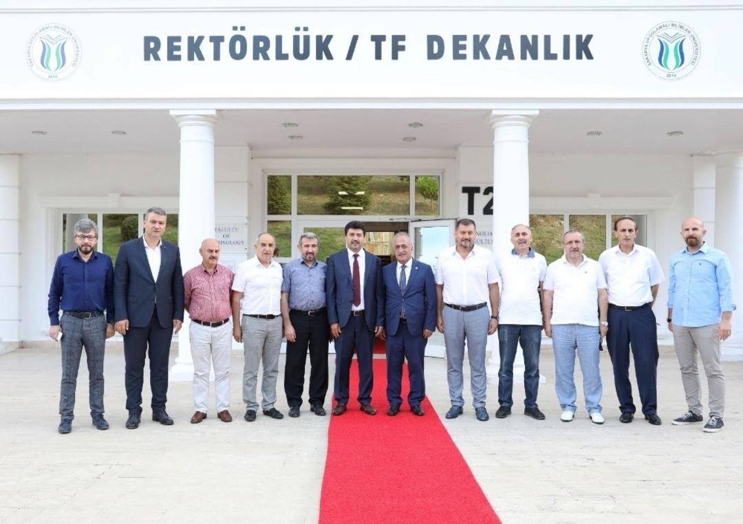 Prof. Dr. &Ccedil;omaklı, Sakarya&rsquo;da &ccedil;eşitli ziyaretlerde bulundu