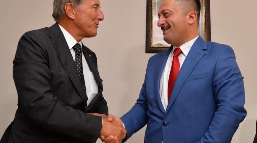 B&uuml;lent Eczacıbaşı&rsquo;ndan, Boz&uuml;y&uuml;k eğitimine destek