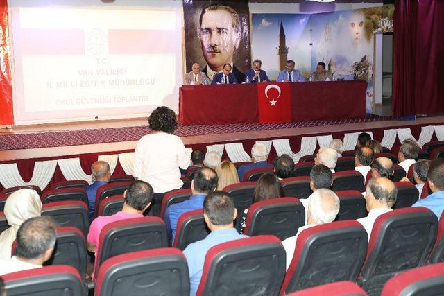 Van’da okul güvenliği toplantısı yapıldı