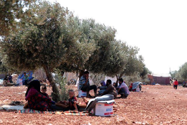 İdlib’den kaçanlar, Türkiye sınırındaki köylere yerleşiyor