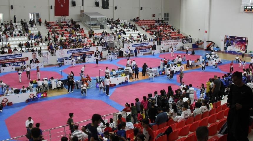 Taekwondo şampiyonası devam ediyor