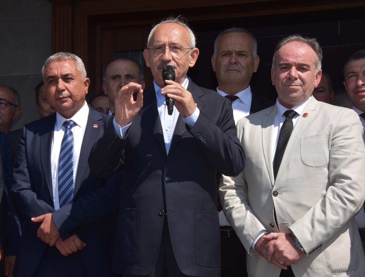 Kılı&ccedil;daroğlu'ndan referandum &ccedil;ağrısı! 'Gelin değiştirelim, vatandaşa soralım'