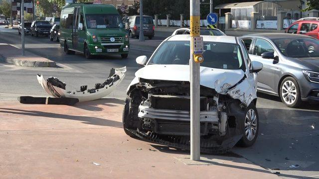 Beyoğlu'nda çevik kuvvet otobüsü kaza yaptı: 2 polis yaralı