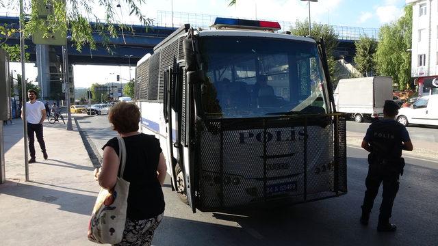 Beyoğlu'nda çevik kuvvet otobüsü kaza yaptı: 2 polis yaralı