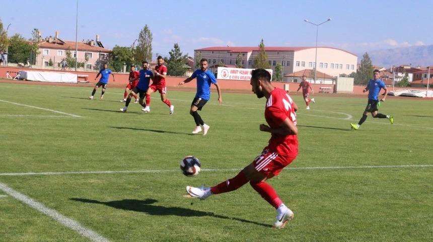 Erzincanspor kendi evinde Karbel Karak&ouml;pr&uuml; Belediyespor ile gols&uuml;z berabere kaldı