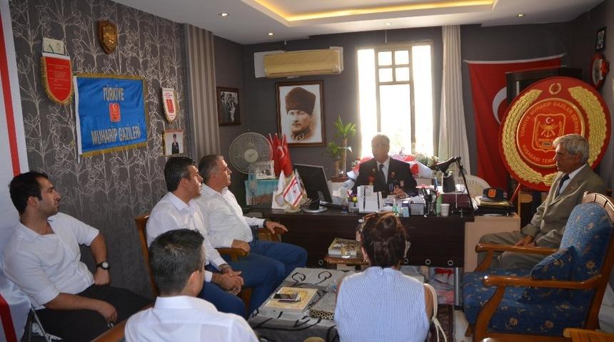 Kuşadası Belediyesi gazileri ve şehitleri unutmadı