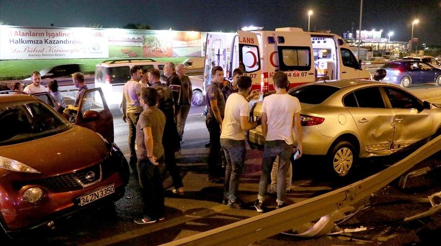 Bahçelievler'de zincirleme kaza! 3 araç birbirine girdi!